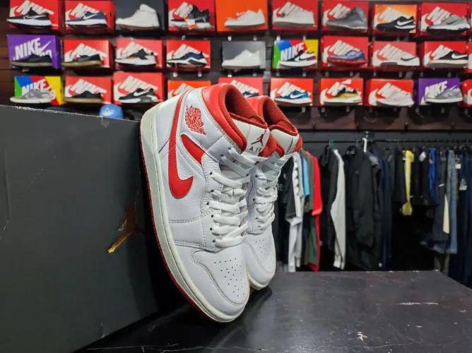 Tênis Air Jordan 1 Mid SE Dune Red Tam 40 Cód 4312 Usado/Original