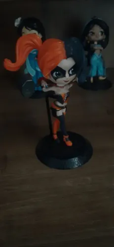 Bonequinha Harley Quinn e princesa jasmim e mulan