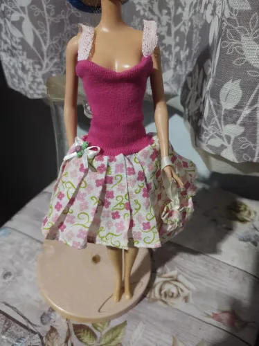 Vestido Floral com bolsa para Barbie