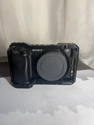 Sony a6400 + bateria + cage smallrig 