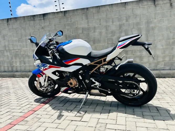 BMW S1000RR M Carbon Tricolor kM 3.500
