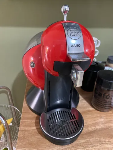 Cafeteira Dolce gusto grande vermelha 110v