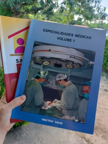 6 livros da área da saúde.Livro Especialidades Médicas Volume 1 e 2 e etc...