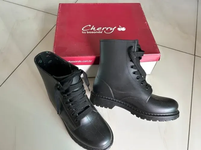 Galocha da marca Cherry na cor preta, tam. 35