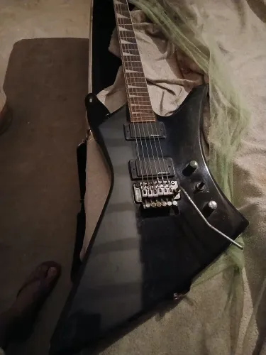 Guitarra Explorer 