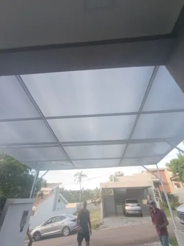 Cobertura de garagem em policarbonato