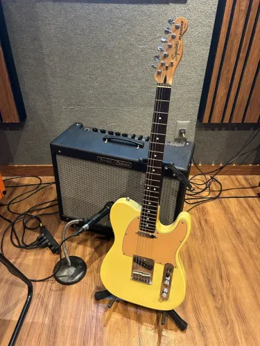Guitarra Squier by Fender Telecaster Standard