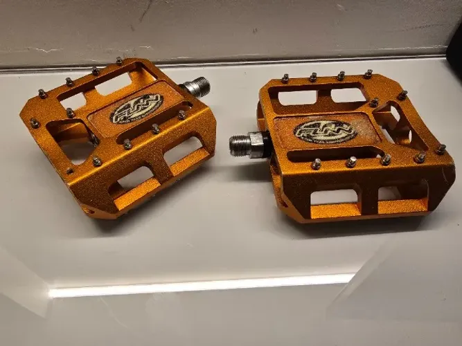 Par Pedal MTB DH - Plataforma Funn modelo Fatboy - Edição comemorativa