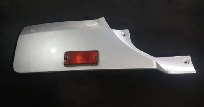 Aplique tampa traseira Inferior esquerdo RAV4 Toyota 2006/2011 Original