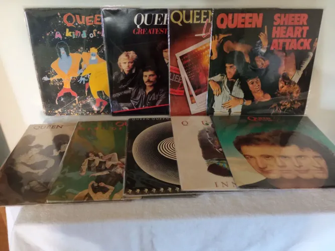 Coleção de 9 Discos de Vinil Queen - Diversos Álbuns
