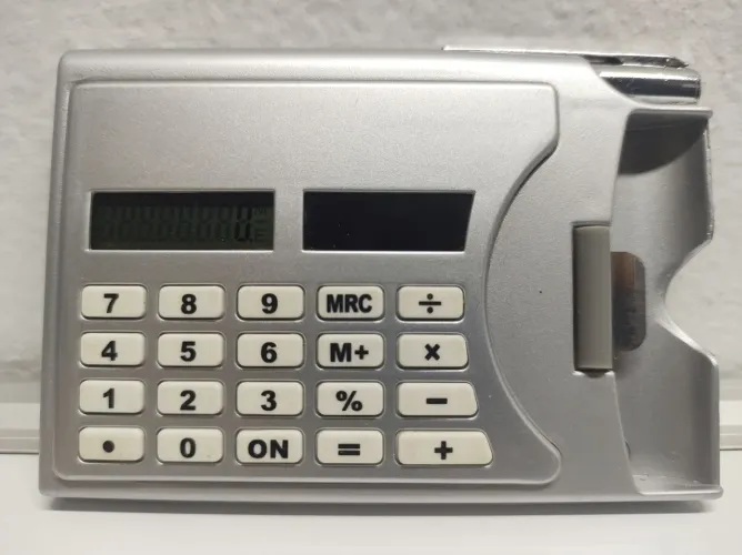 Calculadora solar de bolso com porta cartões e caneta