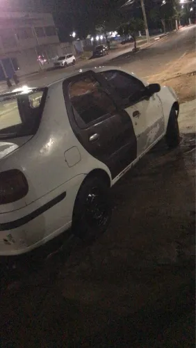 Vendo este siena andando normal só no ponto de pintura quatro pneus novos