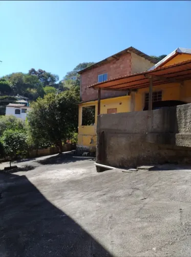Casa com lote de 376m² em General Carneiro - Quintal amplo e potencial para ampliação<br>