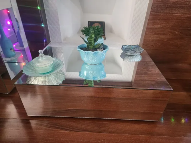 Mesa de centro espelhada com rodinhas - 90cm x 50 cm x 27cm