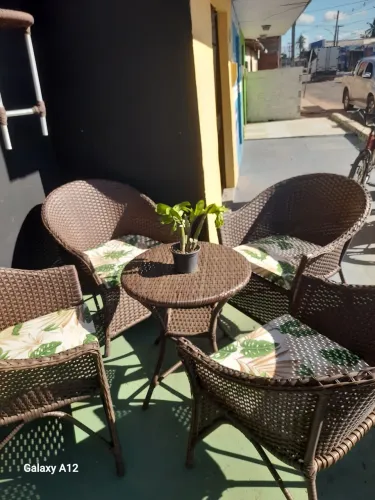 Conjunto de mesa e cadeiras para área externa