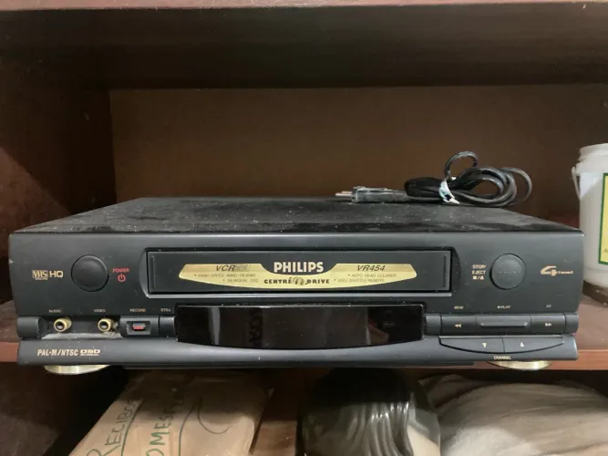 Vídeo cassete Philips VR454