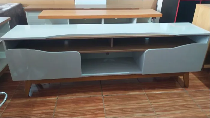 BANCADA PARA TVS GRANDE, NOVO. BASE DE MADEIRA 