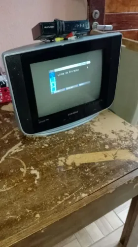 Vendo TV Samsung tubo 14 funcionando perfeitamente + conversor digital 