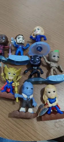 Kit bonecos Macdonalds marvel