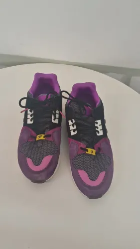 Adidas ZX Torsion na cor roxa, preta e branca
