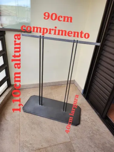 Arara para roupas em aço estilo Zinzane