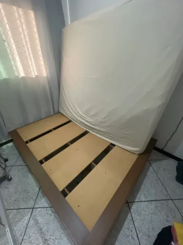 Cama Queen c/ colchão 