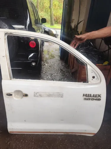 Porta dianteira direita Hilux 2010-2015 original ,sem detalhes