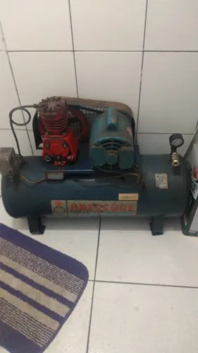 Compressor de ar pressure em perfeita condições  oferta da semana.