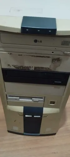 Gabinete 4 Baias Branco e Cinza Vazio