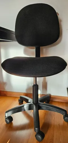 Cadeira Giratória Preta - conforto e elegância