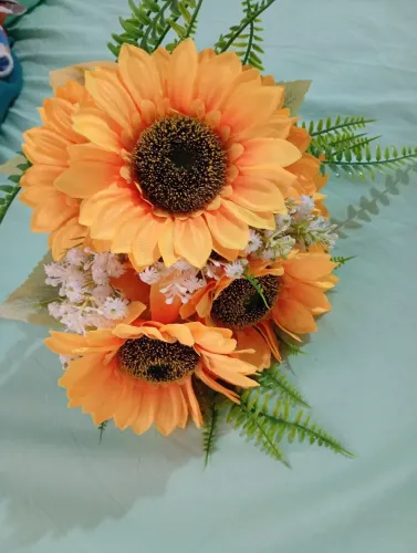 Vendo esse lindo buquê de flores artificiais de girassol para casamento.