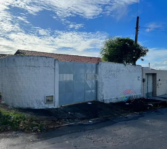 Casa Padrão para Venda em São Bento Fortaleza-CE