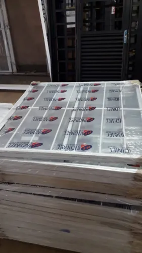 Aproveite as promoções de janelas - alumínio com grade vidro branca 1x1 a vista R$399,90