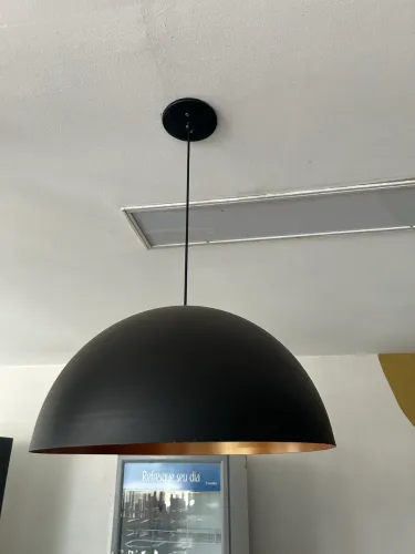 Luminária decorativa meia lua preta