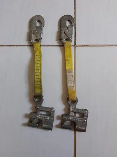 Trava quedas athenas