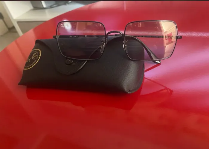 óculos rayban quadrado aro preto com lentes marrom clara grande