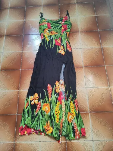 Vendo vestido longo com fenda