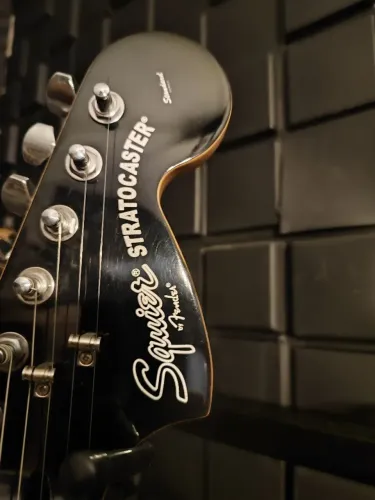 Squier stratocaster black and black  standart big head troco por Xbox séries x 