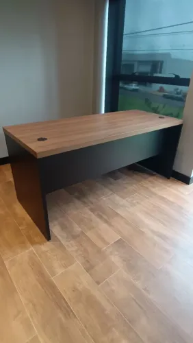 Mesa de Escritório MDF Nova 1.80m x 70cm x 80cm Altura - Entrego