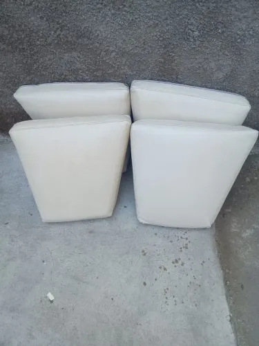 4 Almofadas Antigas Anos 80 em Couro Sintético Branco