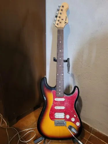 Guitarra Elétrica PHX Strato Power STH 3TS - Seminova / Ótimo Estado