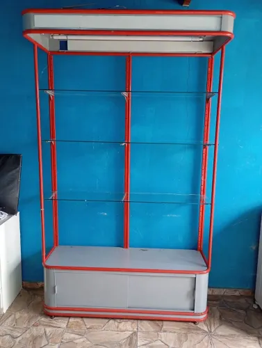 Prateleira de vidros c armário de aço 