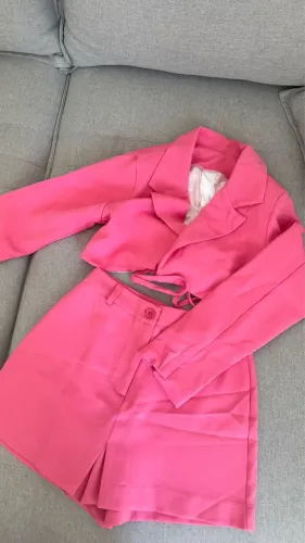 Conjunto short e saia com blazer cropped 