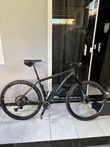 Bicicleta aro 29 TAM 19 12V