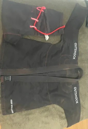 Kimonos de Jiu-Jítsu - Outshock A0 e Casaco Koral A1