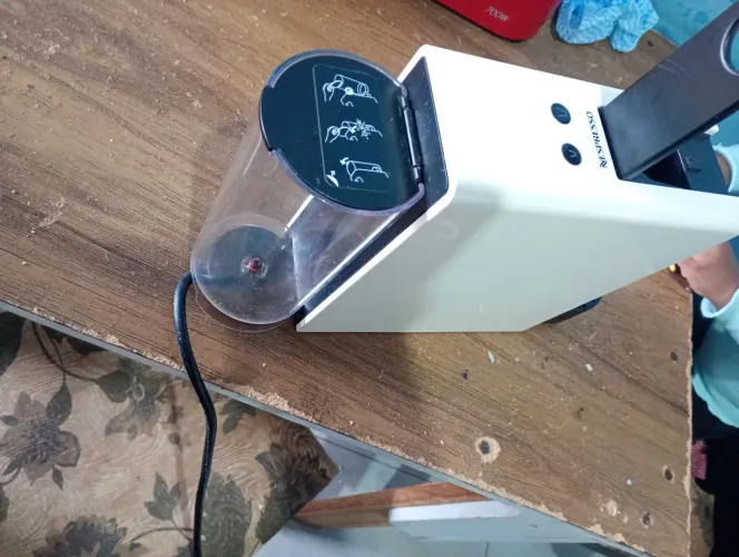 Cafeteira Nespresso semi nova,usada apenas 5 vezes.
