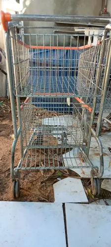 R$270,00 cada. carrinho de supermercado em ótimo estado. Top