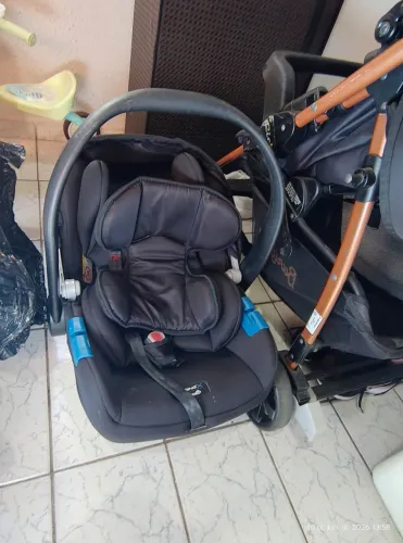Carrinho e bebê conforto 