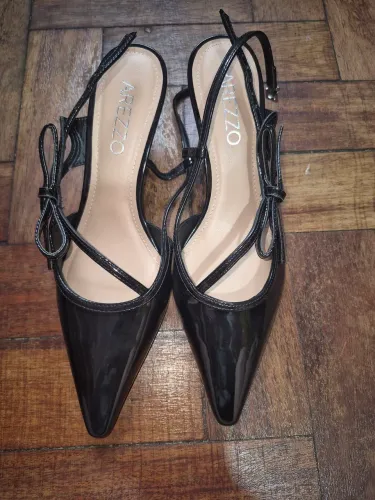 Scarpin preto verniz Arezzo tamanho 35