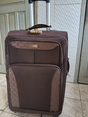 Mala de 23 kilos. A i d i é f e i. 4 rodas